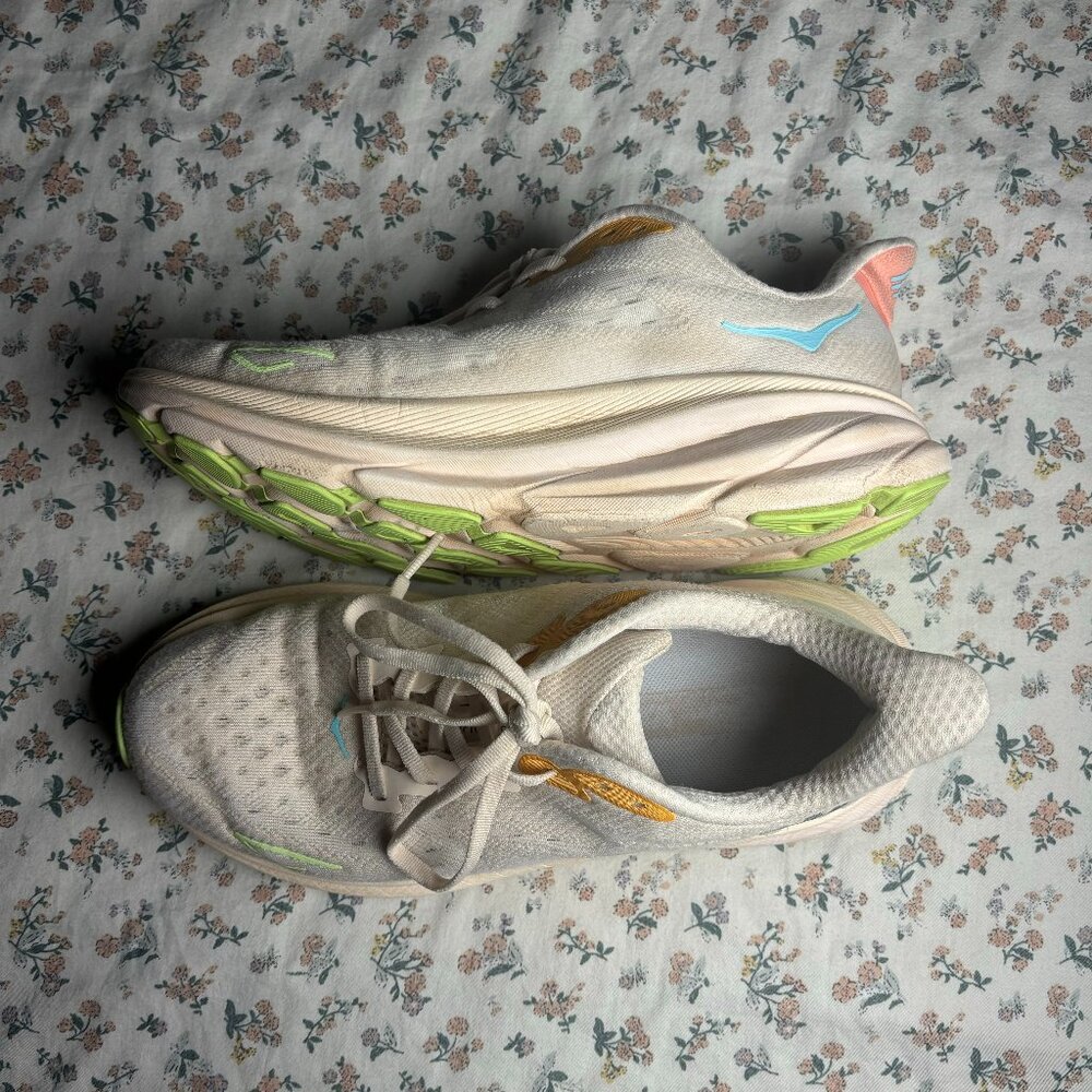 HOKA Clifton 9 Clifton Vanilla / Astral Running Athletic Shoes Women's 8